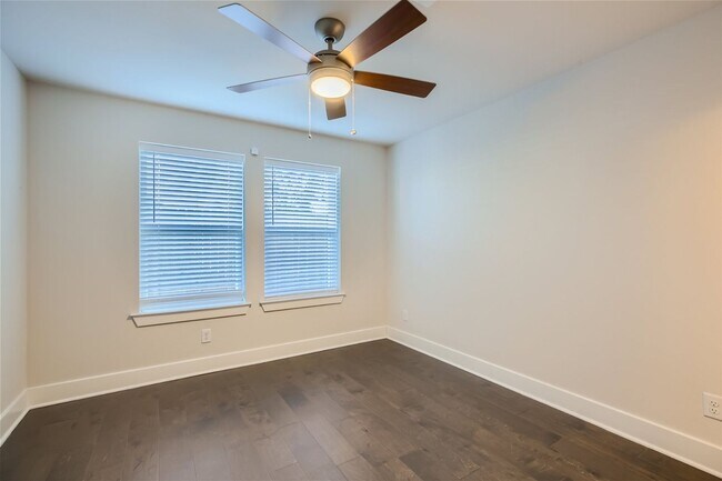 Foto del edificio - Stunning Multi level townhome in Mahncke Park for rent