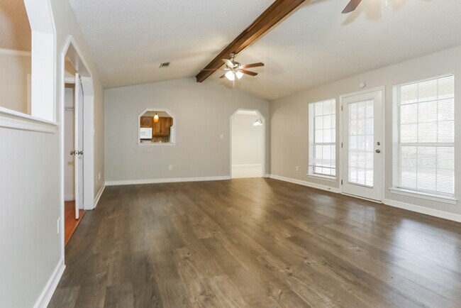 Building Photo - 210 Dogwood Pl Dr