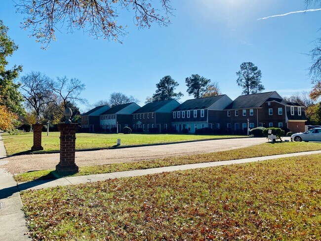 Foto del edificio - 3810 Hermitage Rd