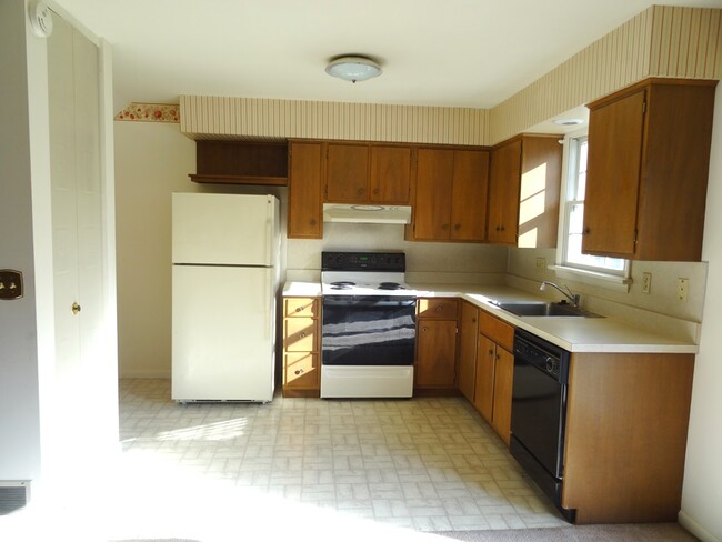 Building Photo - 102 Garden Ave