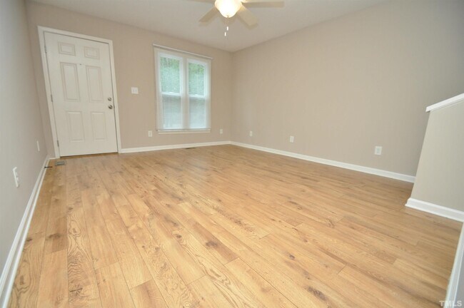 Foto del edificio - 6126 Deerwood Pl