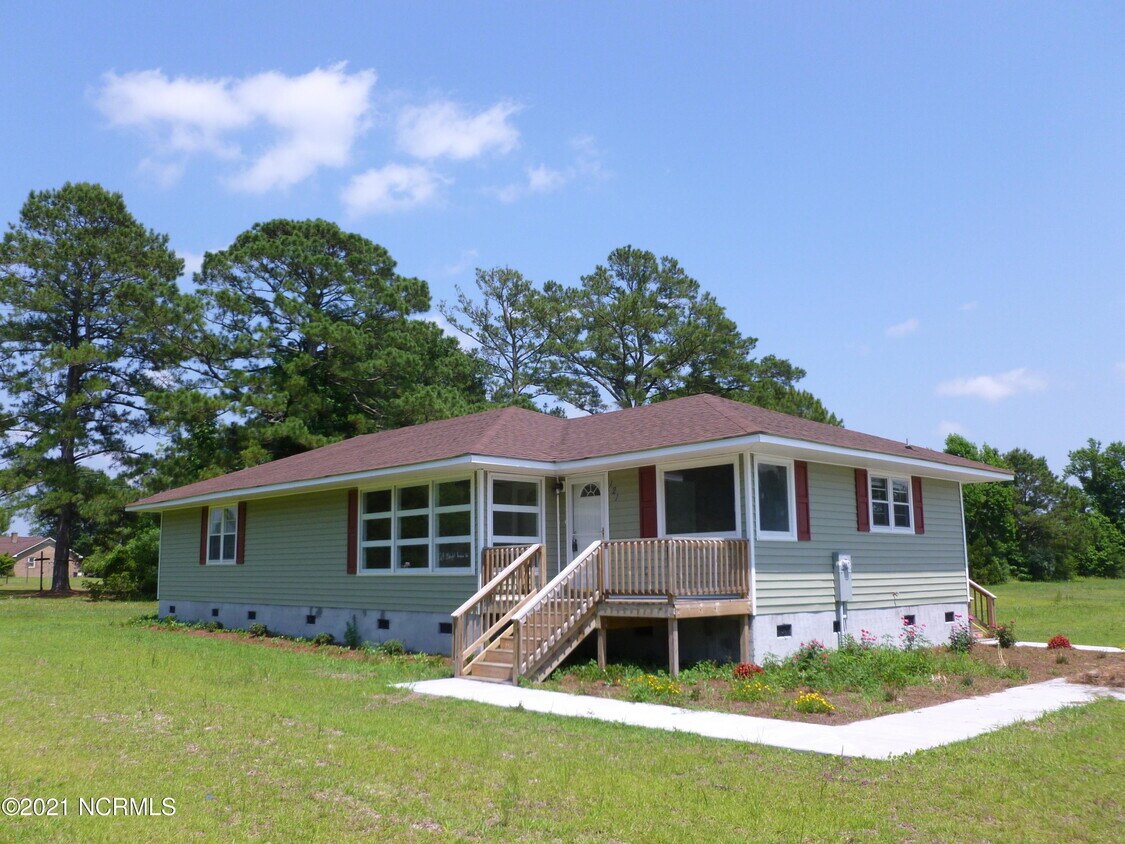 121 Brighttown Rd, Maysville, NC 28555 House Rental in Maysville, NC