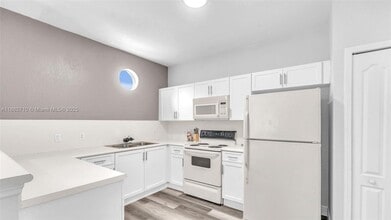 Building Photo - 4465 SW 160th Ave