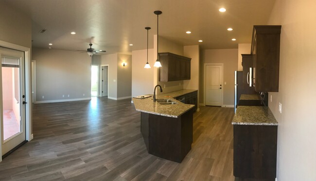 Foto del edificio - Like new 3 bedroom 2 bath Duplex in Ivins!!