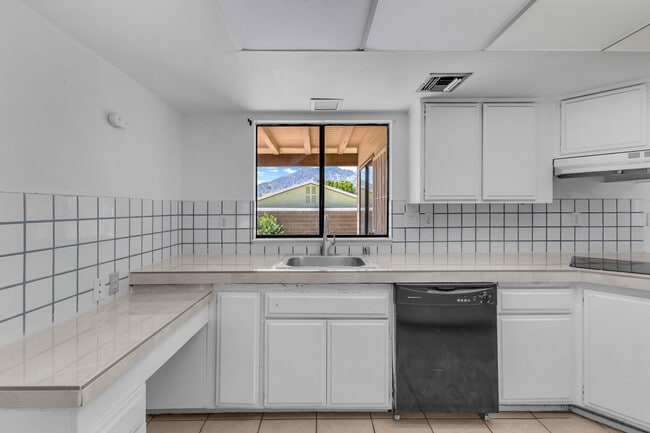 Building Photo - 53780 Avenida Diaz