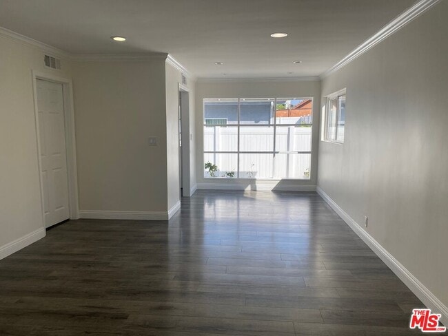 Foto del edificio - 6644 Atoll Ave