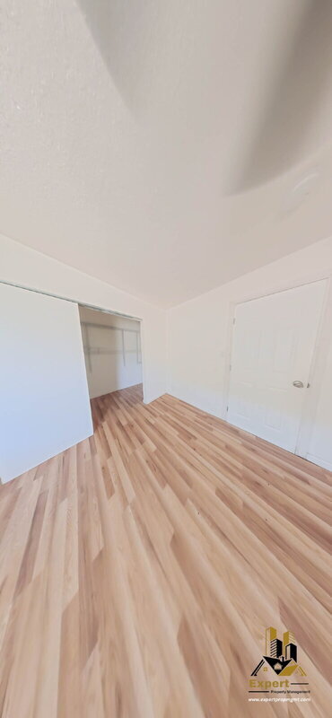 Foto del edificio - 2389 Empress St