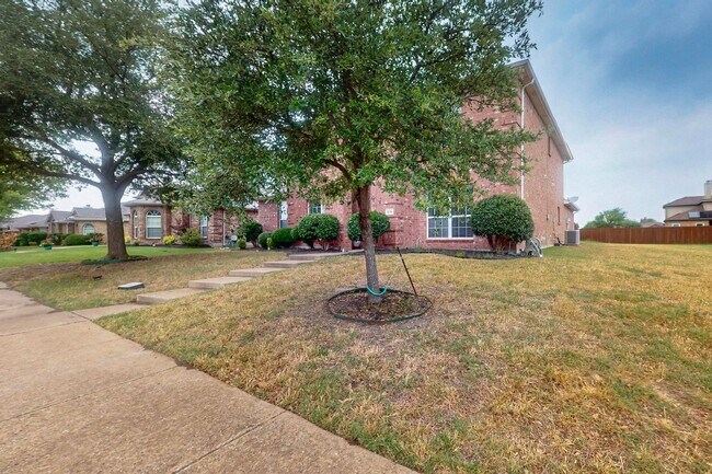 Foto del edificio - Spacious 4-Bedroom Home with Bonus Room and Large Backyard in Caruth Lake