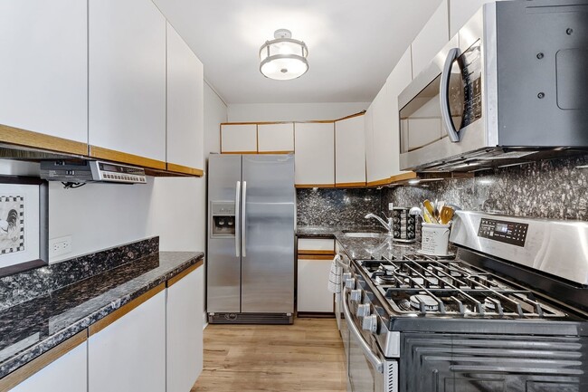Foto del edificio - 5975 N Odell Ave