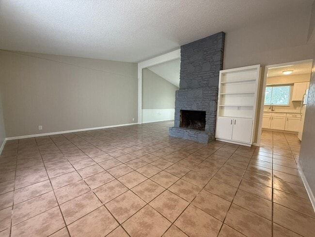 Foto del edificio - R.Patel Properties2 (12310 Willow Wild Dr)