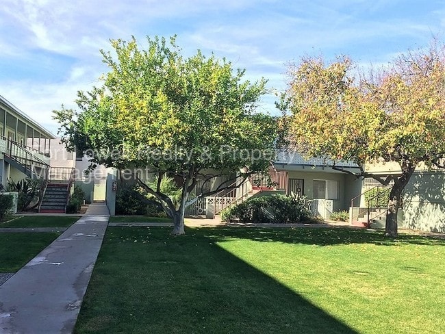 Building Photo - 1702 W Tuckey Ln