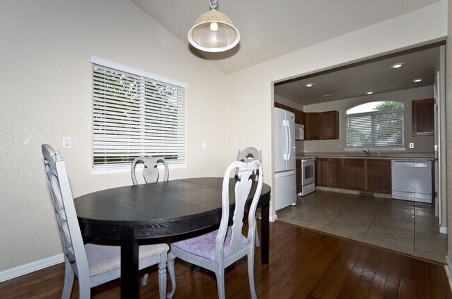 Building Photo - Lovely Ranch Style Home!