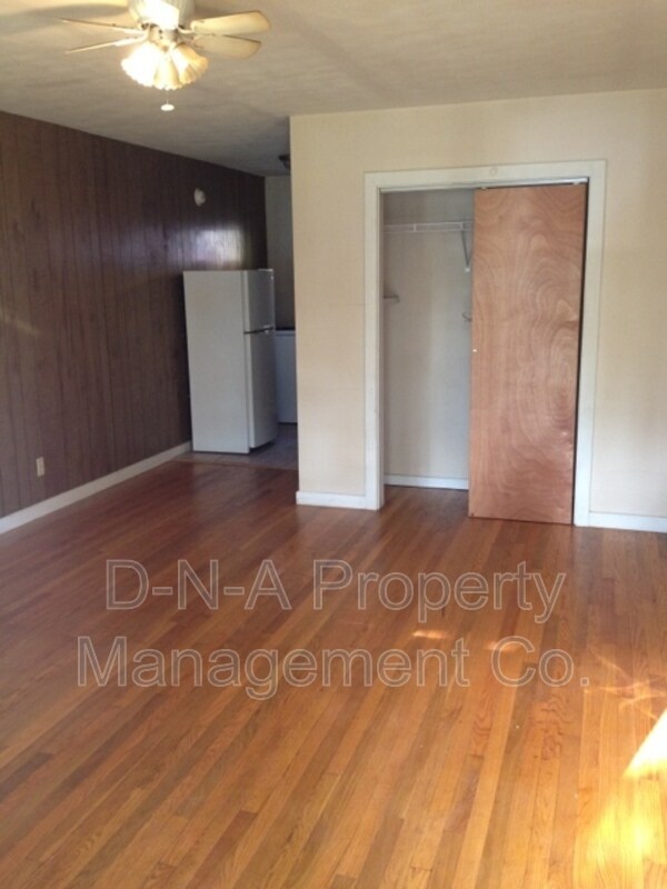 Building Photo - 106 3rd St