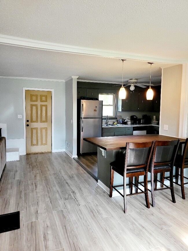 Foto del edificio - 605 Charwood Ln