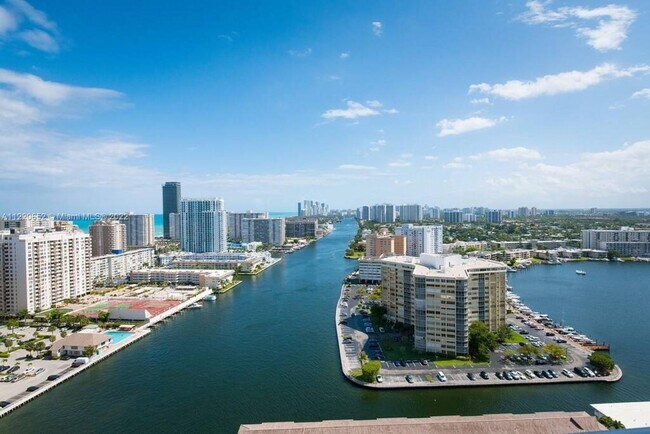 Building Photo - 2602 E Hallandale Beach Blvd