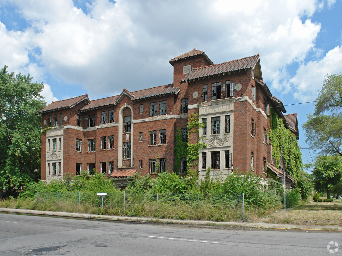 Primary Photo - 1900 W 5th Ave