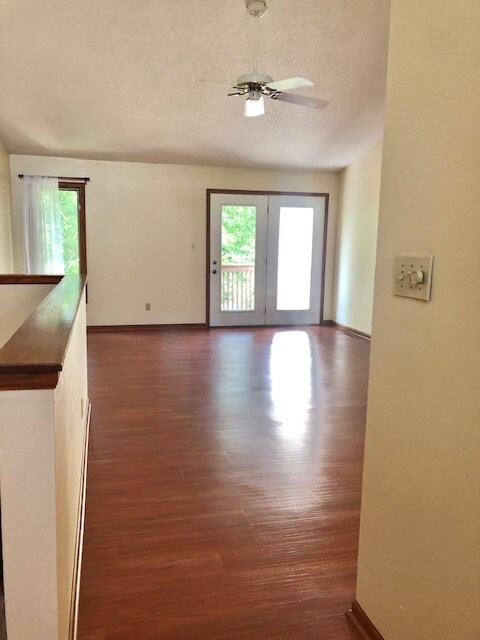 Foto del edificio - 1929 S Ridge Dr