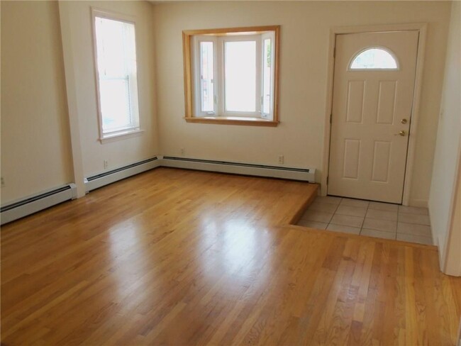 Foto del edificio - 1470 Newport Ave