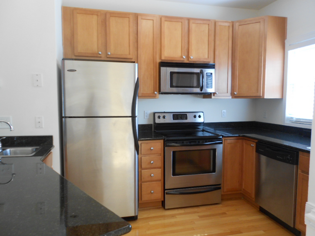 Building Photo - 420 21st St