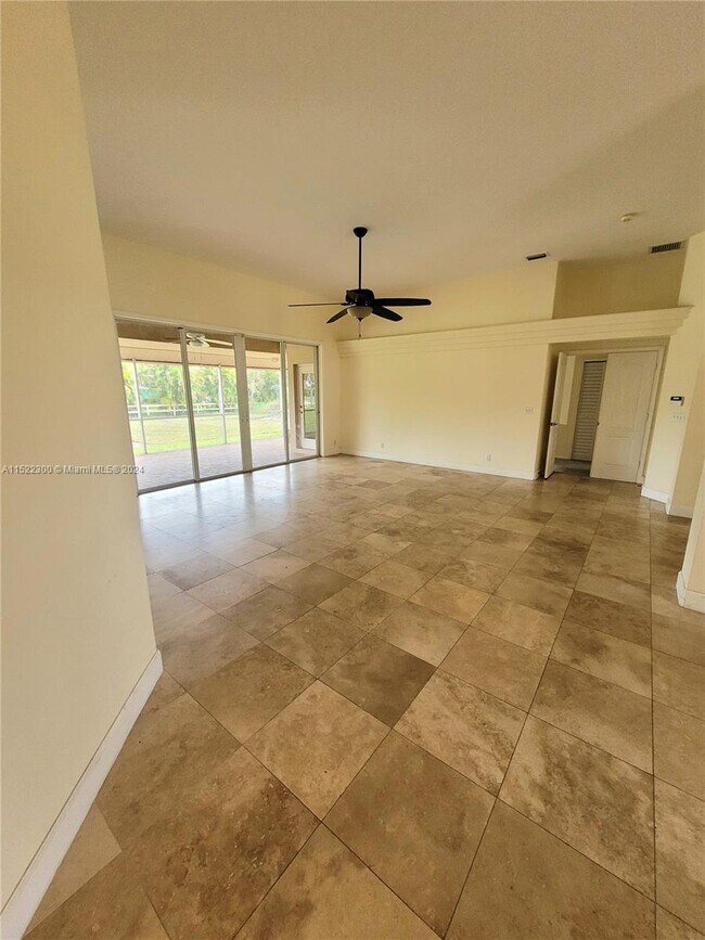 Foto del edificio - 7534 Coconut Blvd