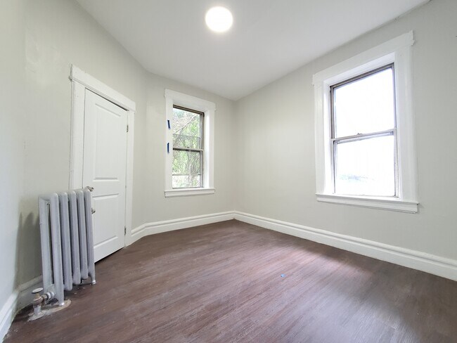 191 Roseville Ave 8 - 195 Roseville Ave