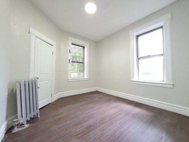 191 Roseville Ave 8 - 195 Roseville Ave