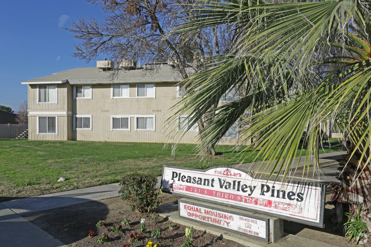 Foto principal - Pleasant Valley Pines Apartments