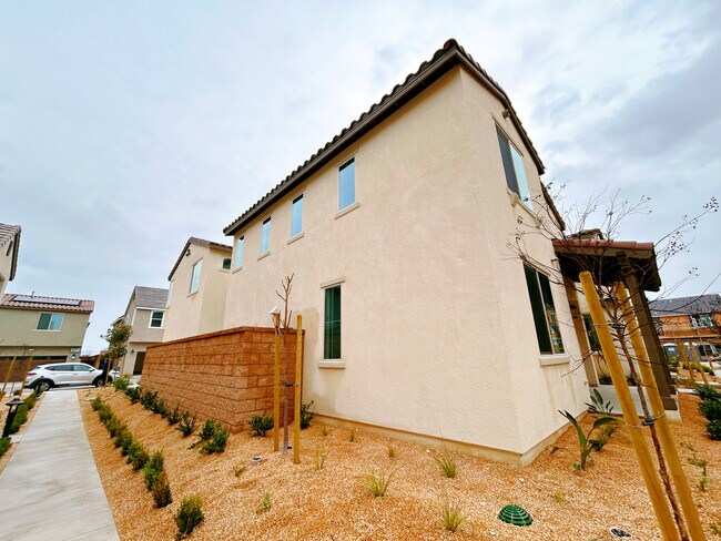 Building Photo - 5254 Wildflower Ln
