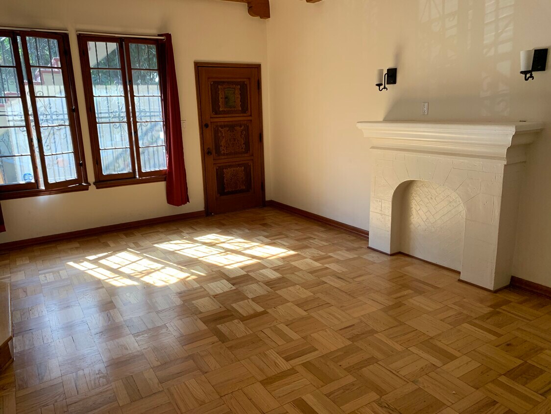 Living Room - 7551 Oakwood Ave