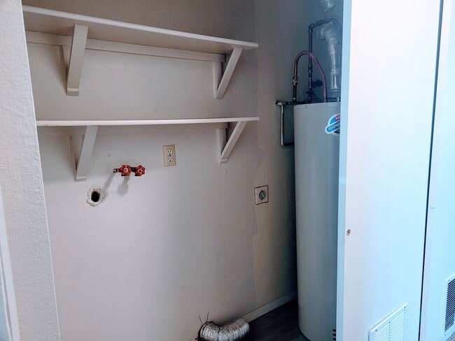 Building Photo - quiet cul-de-sac, new carpet, paint and ap...