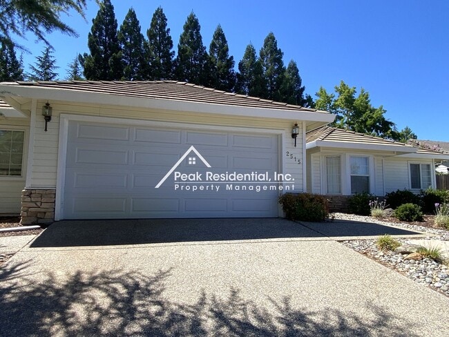 Foto del edificio - Spacious 3bd/2ba Auburn Home With Bonus Ro...