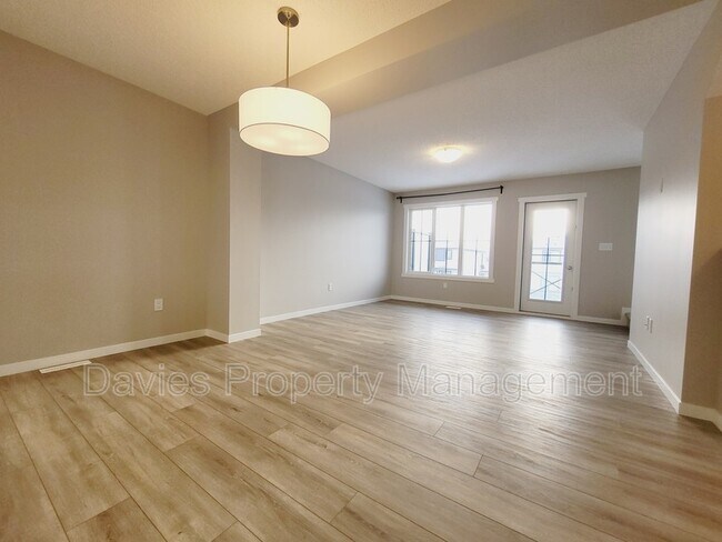 Photo du bâtiment - 1111 Cy Becker Rd NW