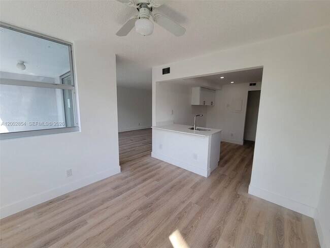 Foto del edificio - 16546 NE 26th Ave