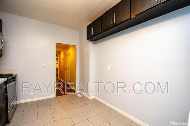 Building Photo - 4927 California St