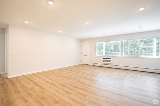 1 BR, 1 BA - 864 SQFT - Spruce Pond Country Club Apartments