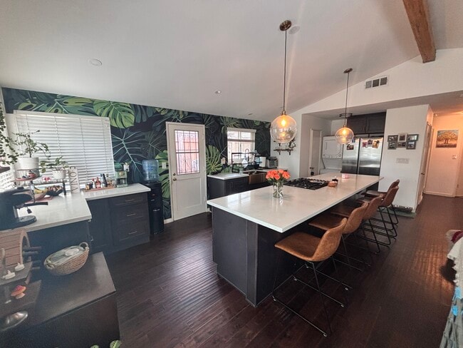 Building Photo - 2 Calaveras Ave