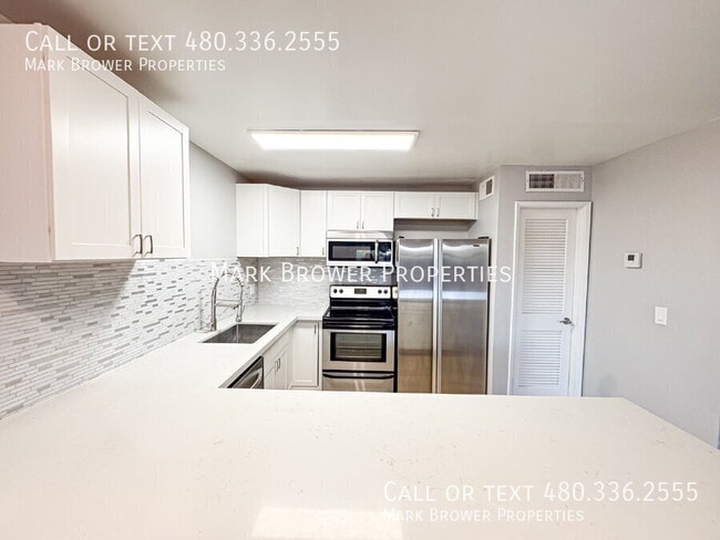 Building Photo - 8055 E Thomas Rd