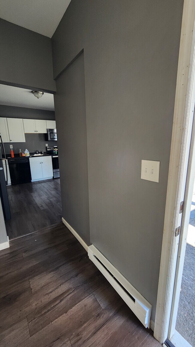 hallways to bedrooms - 40 Northern Dr