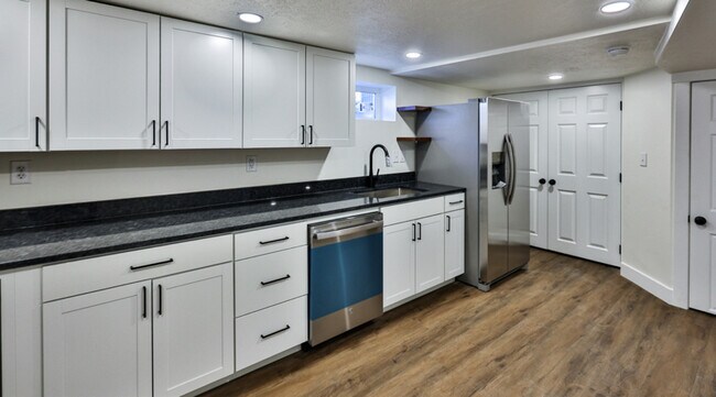 Foto del edificio - 350 W 2575 N