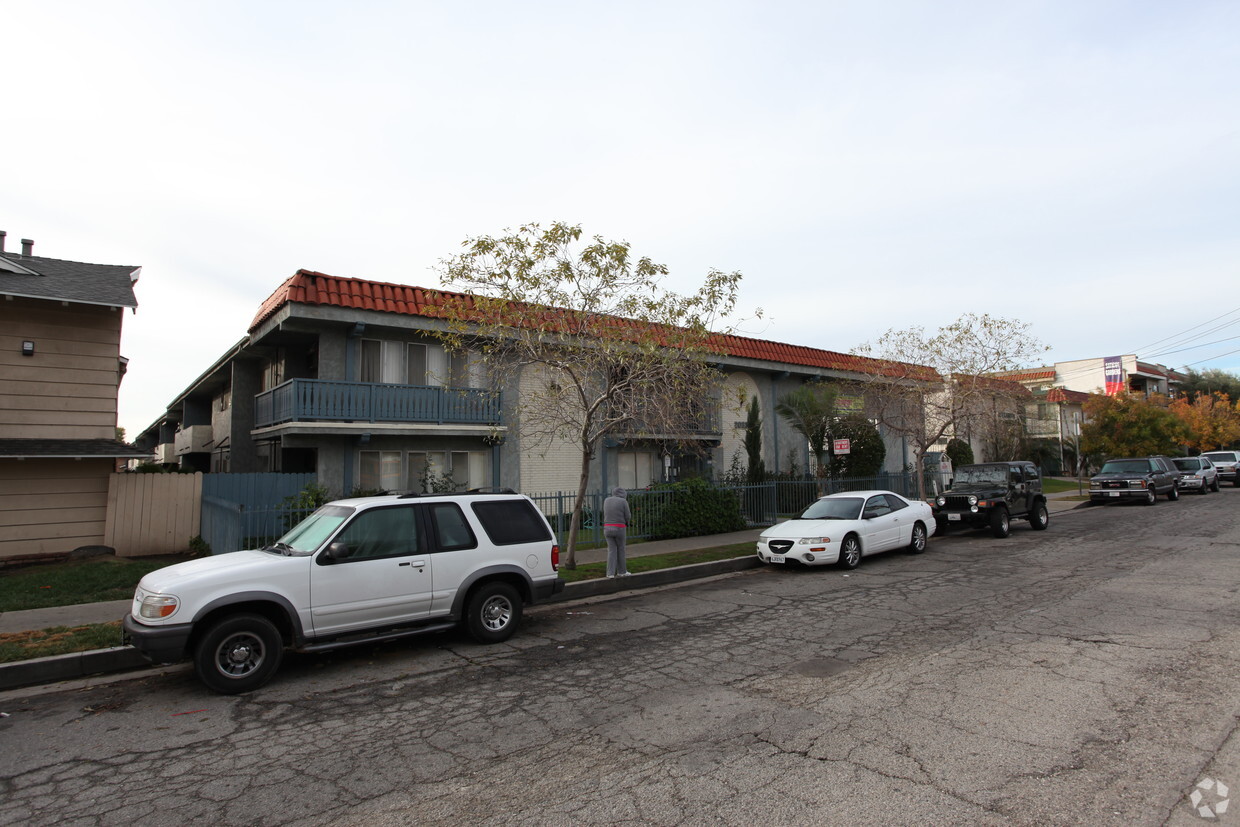 Building Photo - 20334 Saticoy St