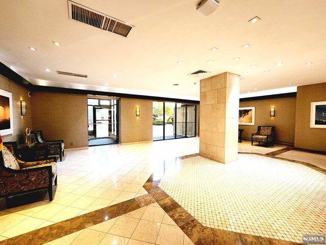 Building Photo - 300 Winston Dr