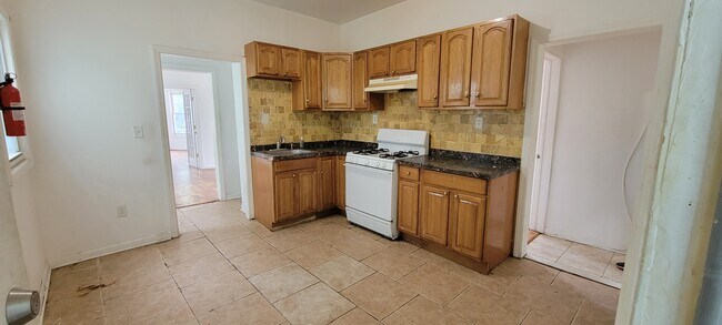 Cocina - 654 S 19th St