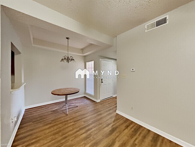 Foto del edificio - 9601 Forest Ln