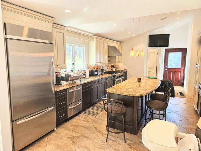 Comer en la cocina - 10 Foxwood Ln