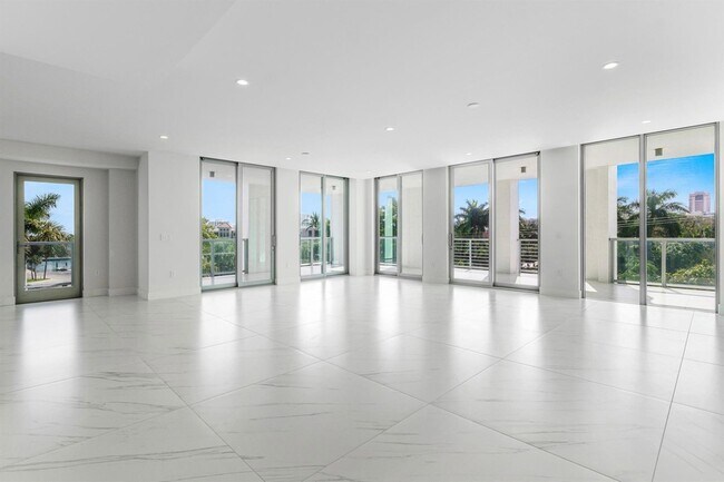Building Photo - 495 E Royal Palm Rd