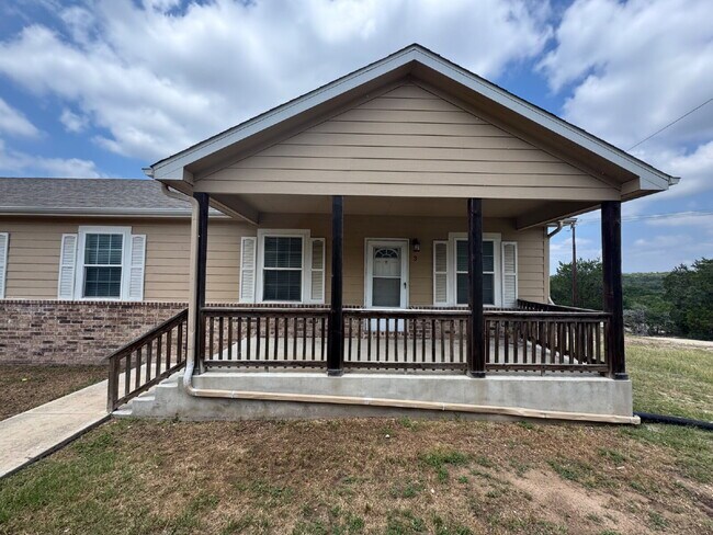 Foto del edificio - Three bed two bath in Fischer close to Can...