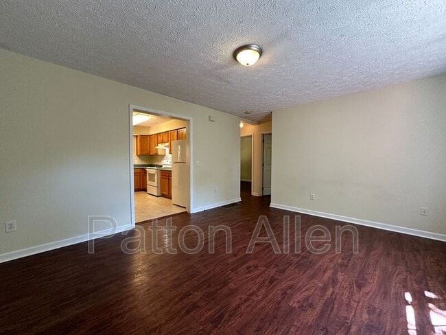 Building Photo - 105 Salola St