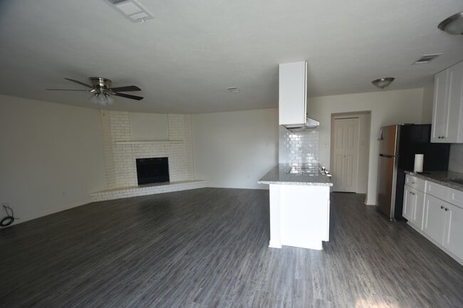 Building Photo - 24215 Beef Canyon Dr