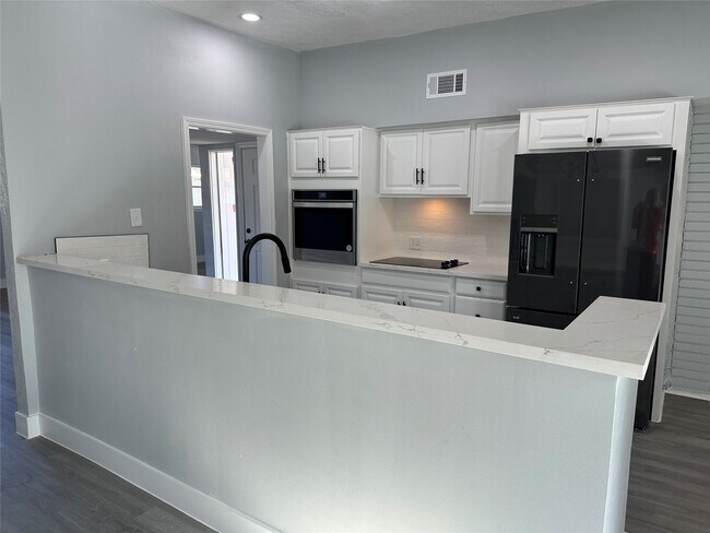 Foto del edificio - 5005 Tamarach Dr