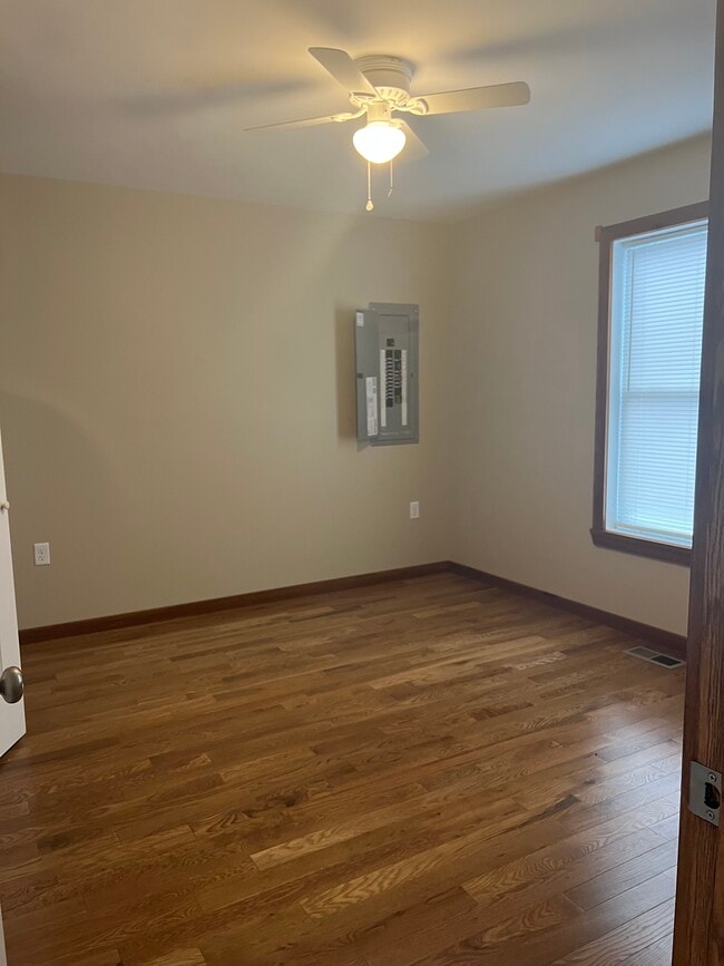Building Photo - 90 Hanshew Ln